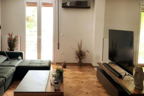3 BD apart in the center of Athens 2 minutes from metro station